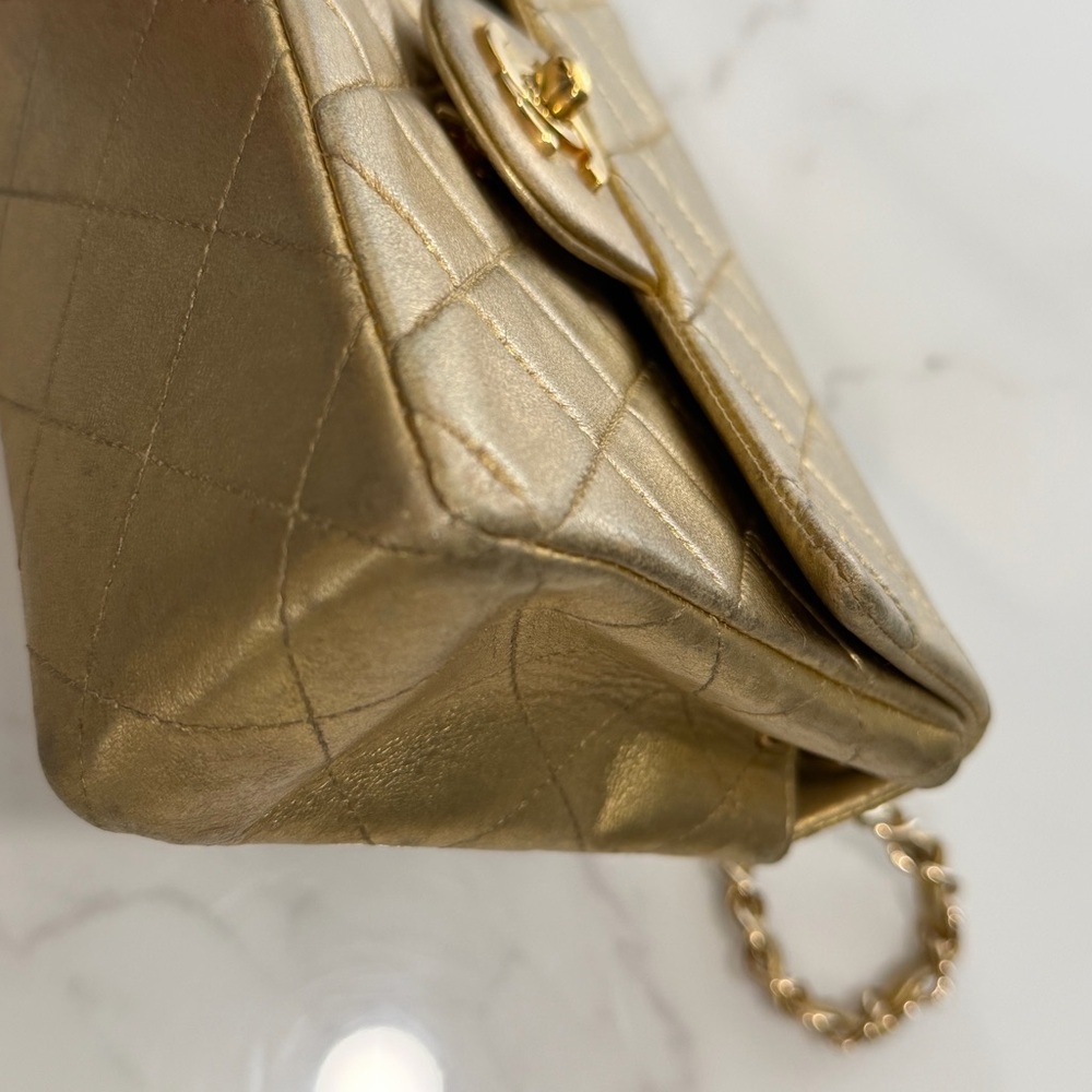RARE CHANEL VINTAGE GOLD LAMBSKIN
CLASSIC SQUARE MINI FLAP BAG 24K GOLD PLATED - Picture 6 of 15